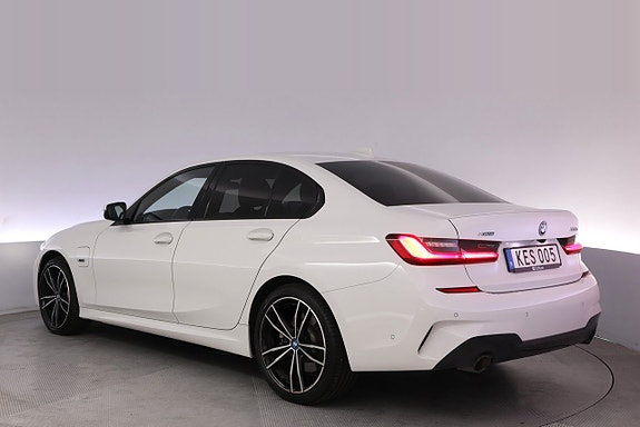 BMW 330e 4 of 27