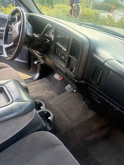 Chevrolet Silverado 1500 9 of 10