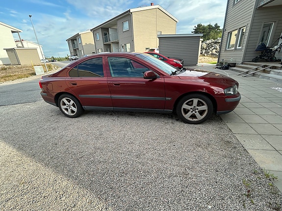 Volvo S60 2 of 6