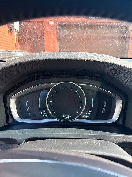 Volvo V60 2 of 6