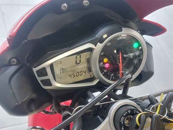 Triumph Street Triple 675 3 of 9