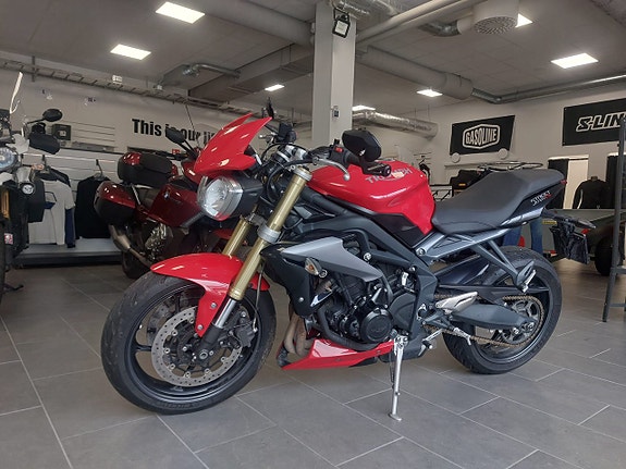 Triumph Street Triple 675 2 of 9