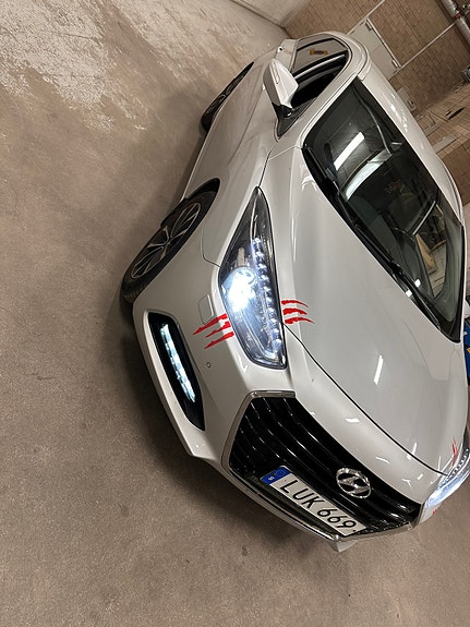 Hyundai i40 2 of 7