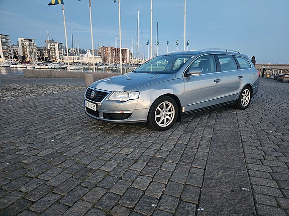 Volkswagen Passat 2 of 7