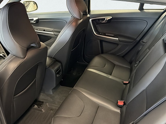 Volvo V60 11 of 20