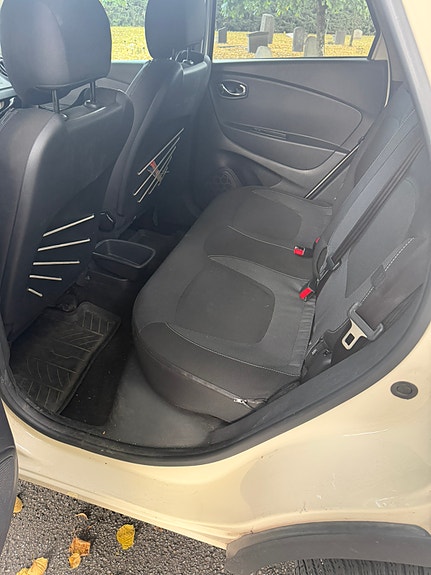 Renault Captur 3 of 10