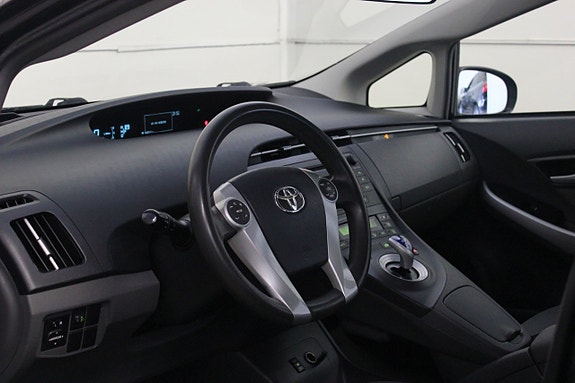 Toyota Prius 10 of 19