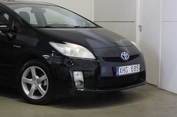 Toyota Prius 2 of 19
