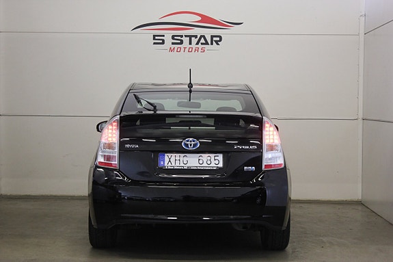 Toyota Prius 5 of 19