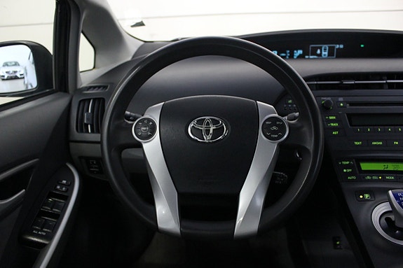 Toyota Prius 15 of 19
