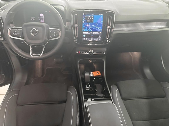 Volvo EX40 8 of 15