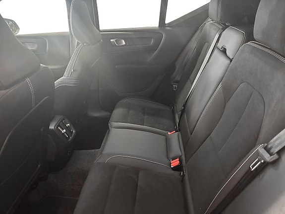 Volvo EX40 7 of 15