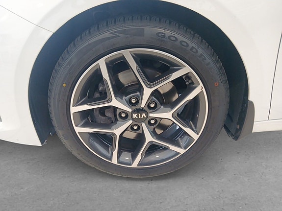 Kia Ceed 8 of 23