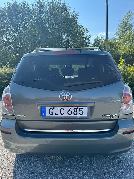 Toyota Corolla Verso 3 of 7