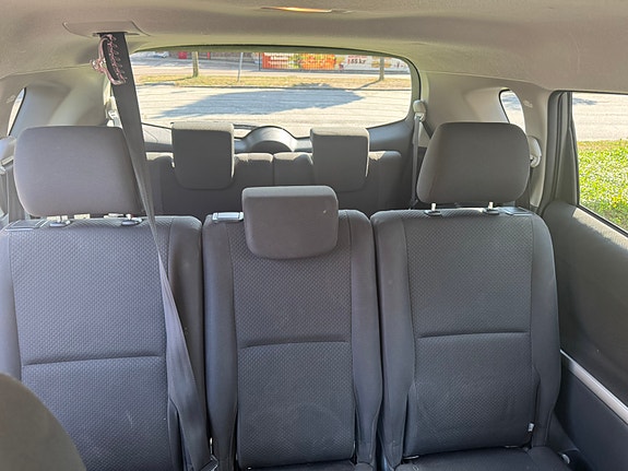 Toyota Corolla Verso 7 of 7