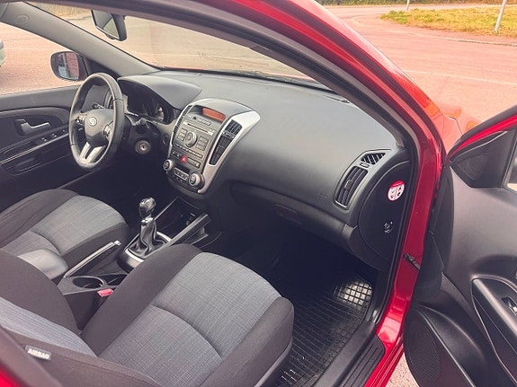 Kia Ceed 12 of 17
