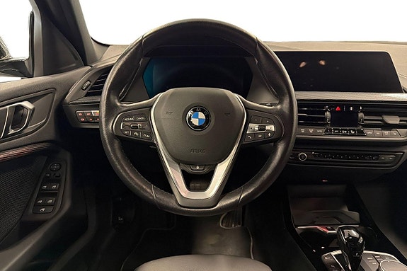 BMW 118i 9 of 18