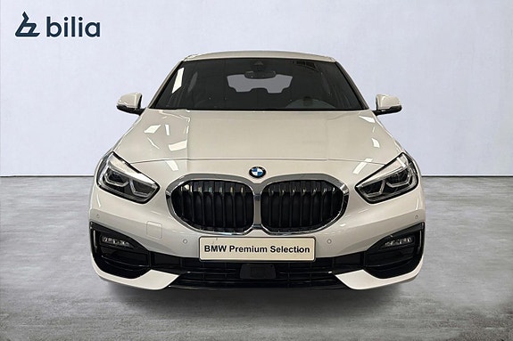 BMW 118i 5 of 18