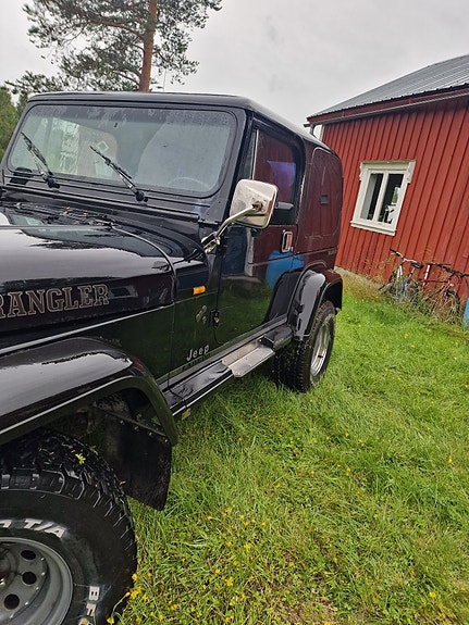 Jeep Wrangler 3 of 10
