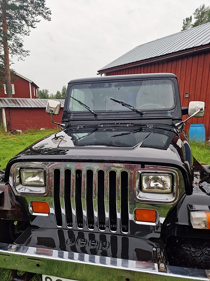 Jeep Wrangler 2 of 10