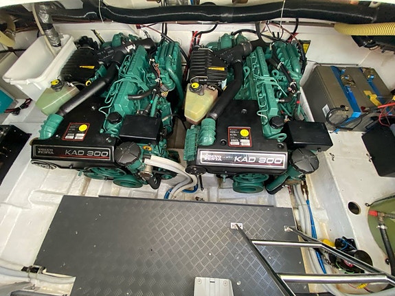 Princess V42 -2002 | 2 x Volvo Penta KAD300 | SV-Såld 12 of 12
