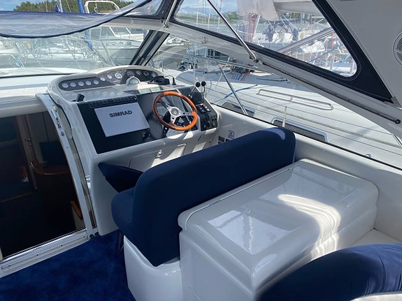 Princess V42 -2002 | 2 x Volvo Penta KAD300 | SV-Såld 3 of 12