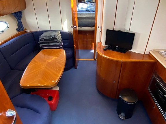 Princess V42 -2002 | 2 x Volvo Penta KAD300 | SV-Såld 5 of 12