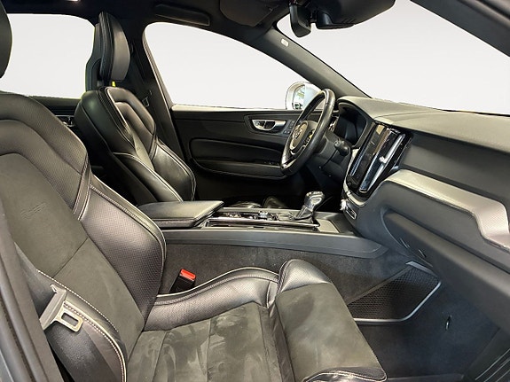 Volvo XC60 15 of 22