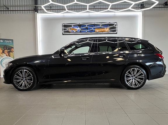 BMW 330e 2 of 30