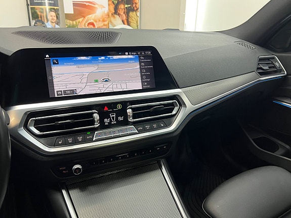 BMW 330e 17 of 30