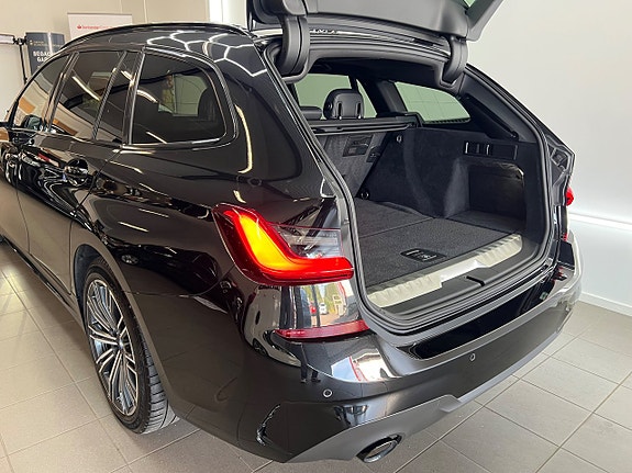 BMW 330e 13 of 30