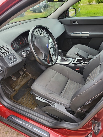 Volvo V50 3 of 17