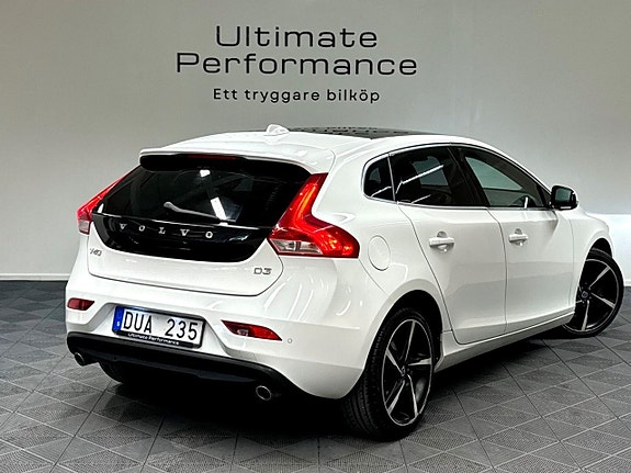 Volvo V40 2 of 18