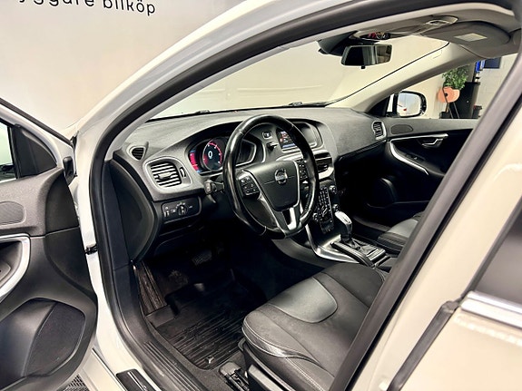 Volvo V40 9 of 18