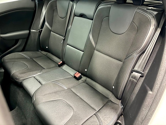 Volvo V40 15 of 18