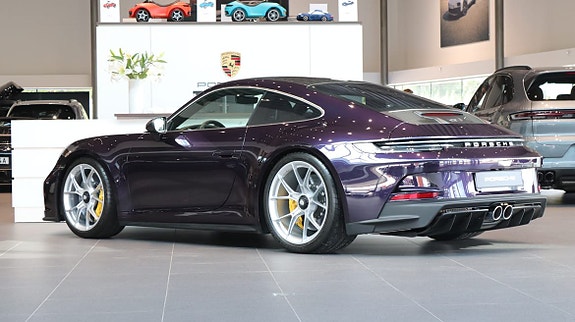 Porsche 911 GT3 2 of 12