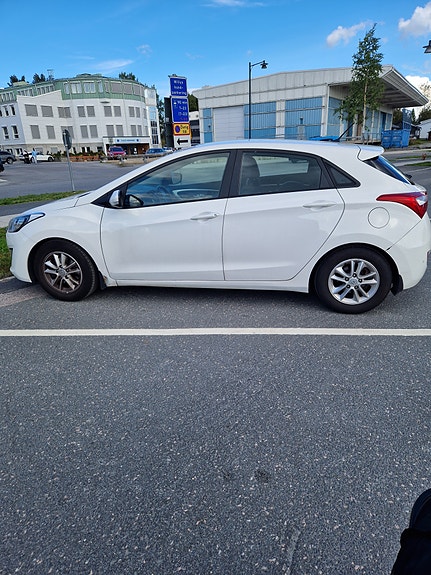 Hyundai i30 2 of 3