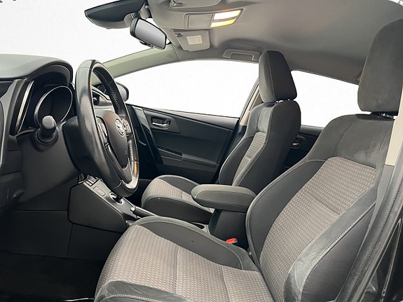 Toyota Auris 11 of 30