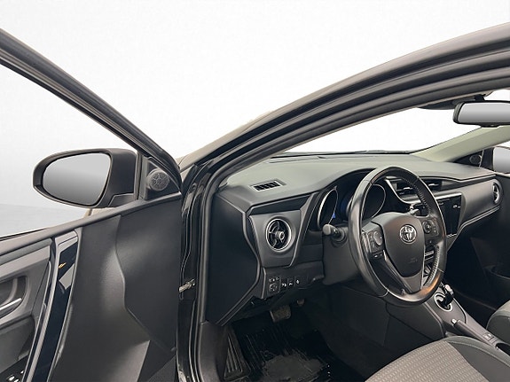 Toyota Auris 10 of 30
