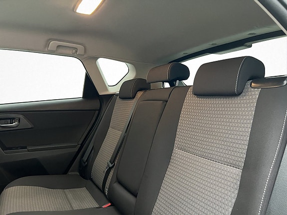 Toyota Auris 15 of 30