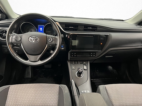 Toyota Auris 12 of 30