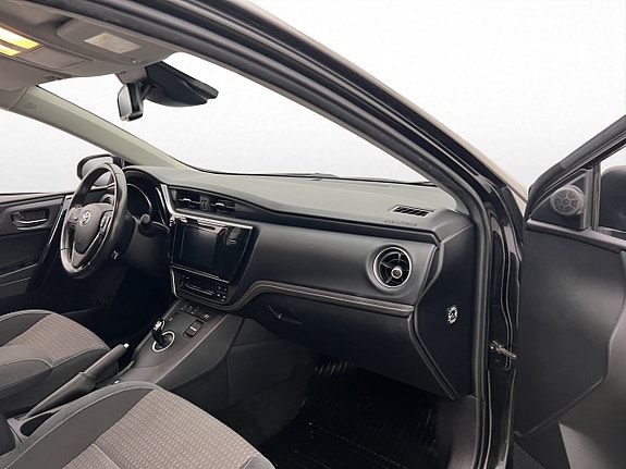Toyota Auris 14 of 30