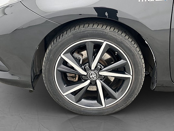 Toyota Auris 28 of 30