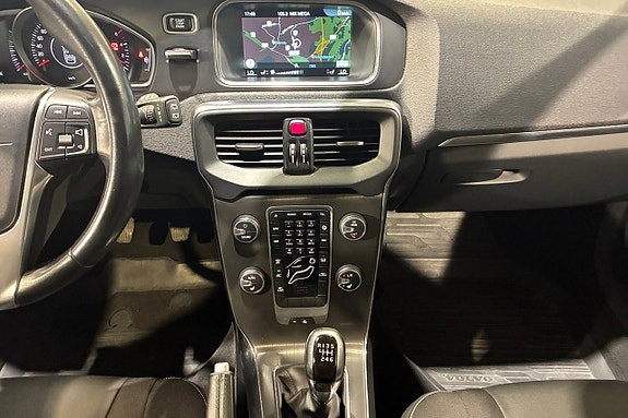 Volvo V40 12 of 17
