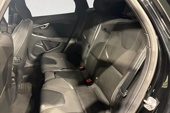 Volvo V40 14 of 17