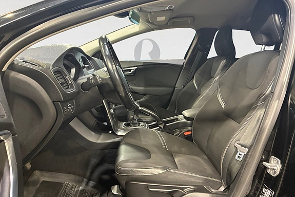 Volvo V40 3 of 17