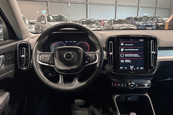 Volvo XC40 13 of 19