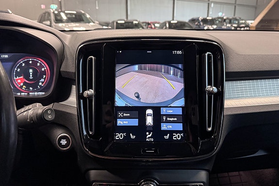 Volvo XC40 16 of 19