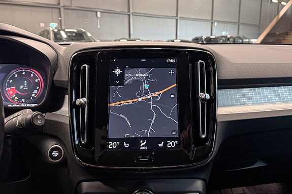 Volvo XC40 15 of 19