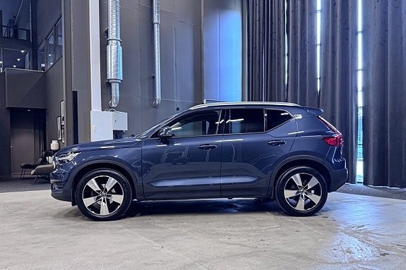 Volvo XC40 3 of 19